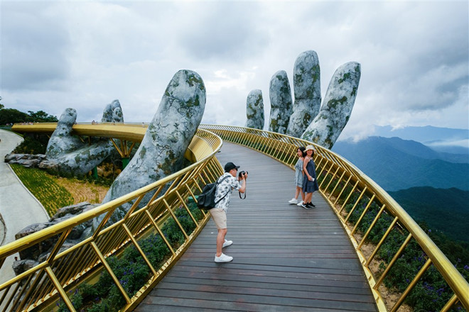 https://4wdtoursvietnam.com/wp-content/uploads/2017/09/golden-bridge.jpg