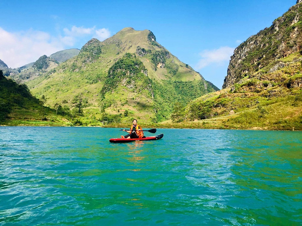 https://4wdtoursvietnam.com/wp-content/uploads/2017/09/lake-in-vietnam.jpg