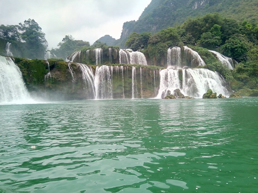 https://4wdtoursvietnam.com/wp-content/uploads/2017/09/waterfall-vietnam.jpg